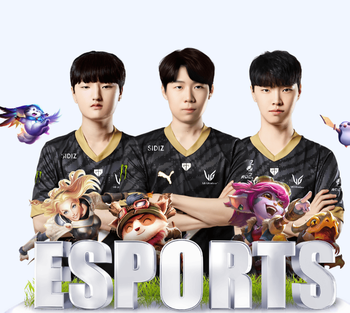 太惨了！诺阿·朗没站稳手扶了一下广告牌，结果手指受伤被抬走